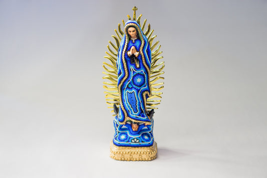 Virgen con arte huichol